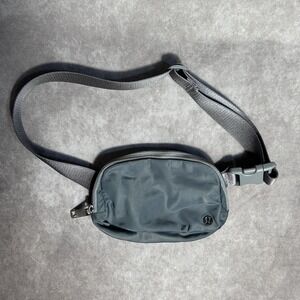 Lululemon Womens Solid Zipper Closure Adjustable Belt Bag Pack Gray‎